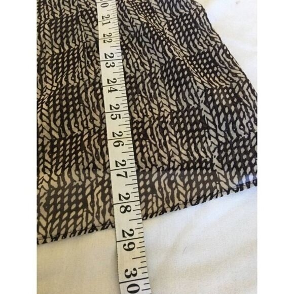 Cabi Womens Top Size Medium Black Cream Sleeveless Sheer Keyhole With Button - Picture 8 of 11